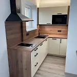 Charming Near Prague Airport Daire *