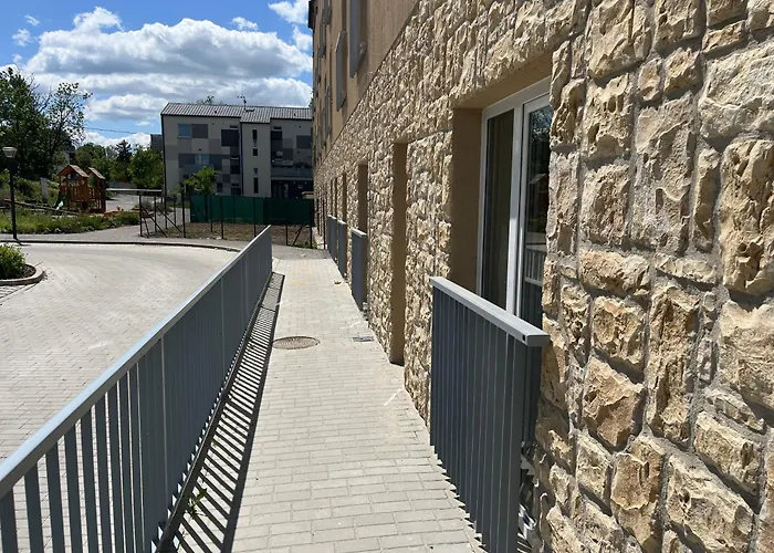 Charming Near Prague Airport Διαμέρισμα *